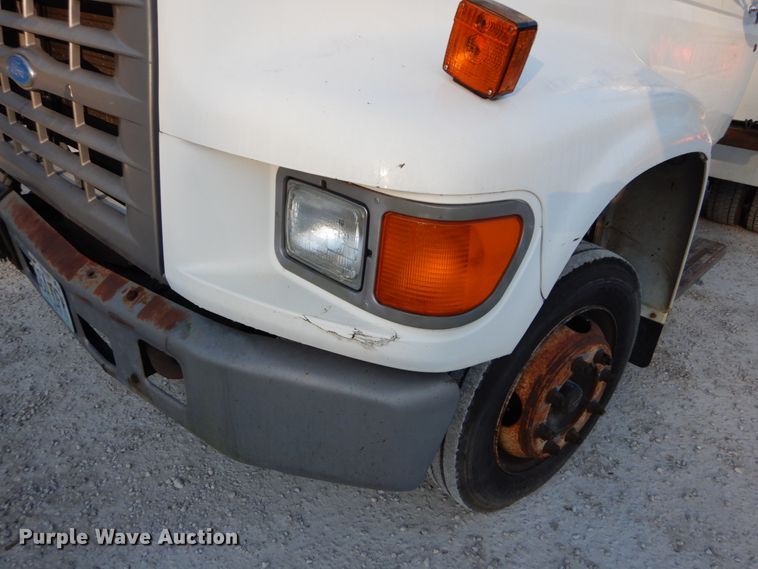 image for item DH2192 1996 Ford F700 bucket truck