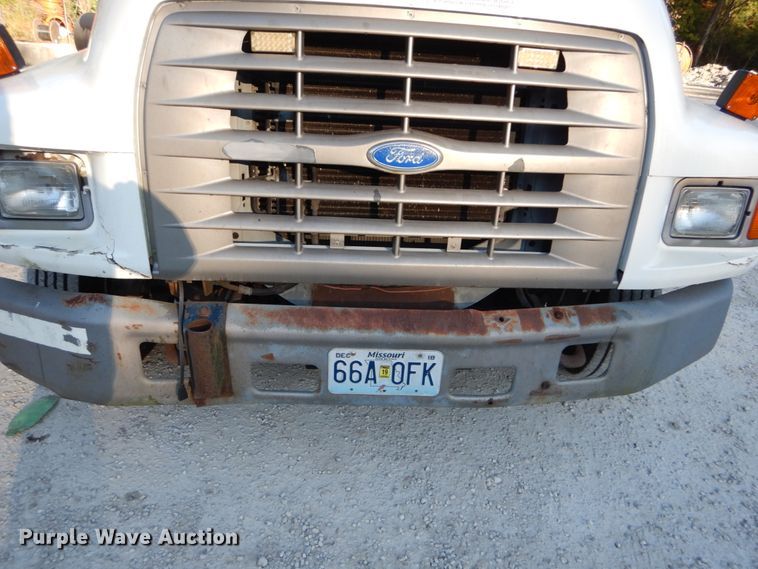 image for item DH2192 1996 Ford F700 bucket truck