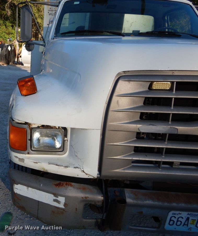 image for item DH2192 1996 Ford F700 bucket truck