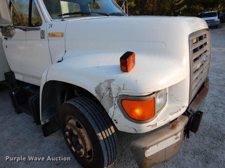 image for item DH2192 1996 Ford F700 bucket truck