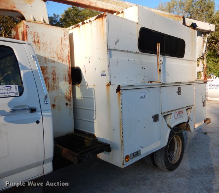 image for item DH2192 1996 Ford F700 bucket truck