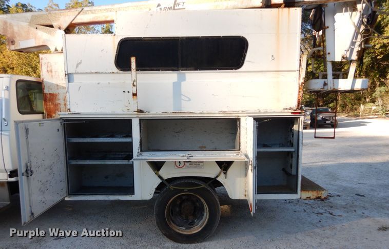 image for item DH2192 1996 Ford F700 bucket truck