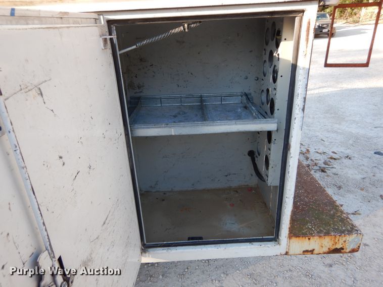 image for item DH2192 1996 Ford F700 bucket truck