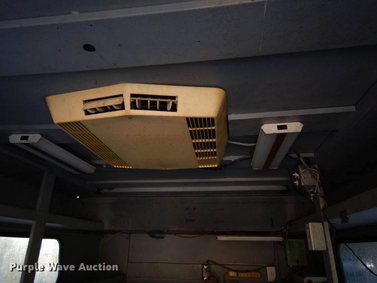 image for item DH2192 1996 Ford F700 bucket truck