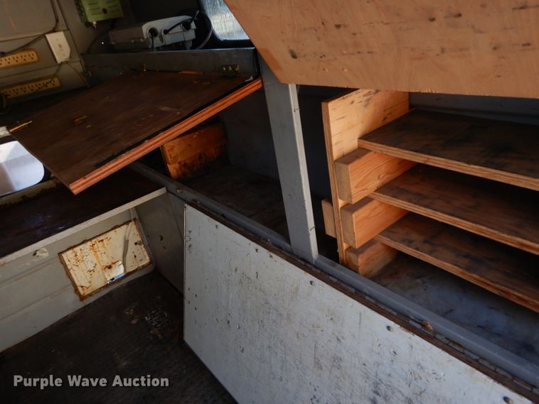 image for item DH2192 1996 Ford F700 bucket truck