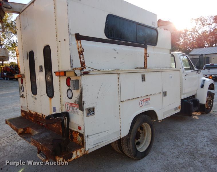 image for item DH2192 1996 Ford F700 bucket truck