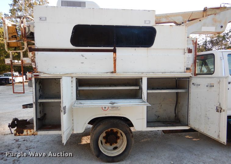 image for item DH2192 1996 Ford F700 bucket truck