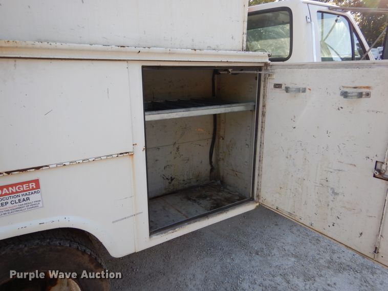 image for item DH2192 1996 Ford F700 bucket truck