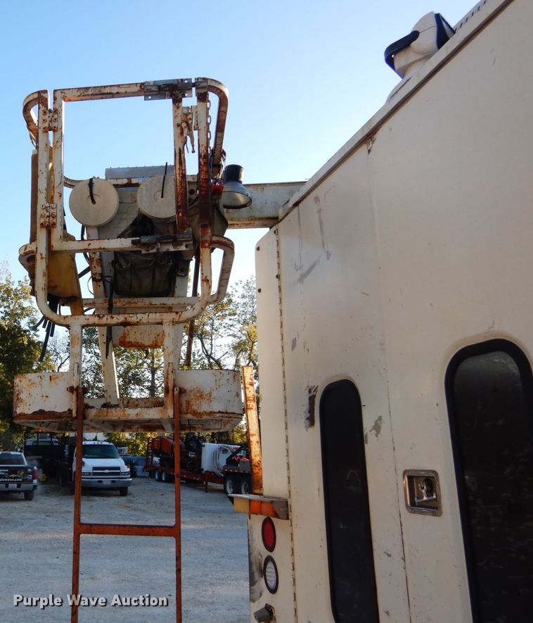 image for item DH2192 1996 Ford F700 bucket truck