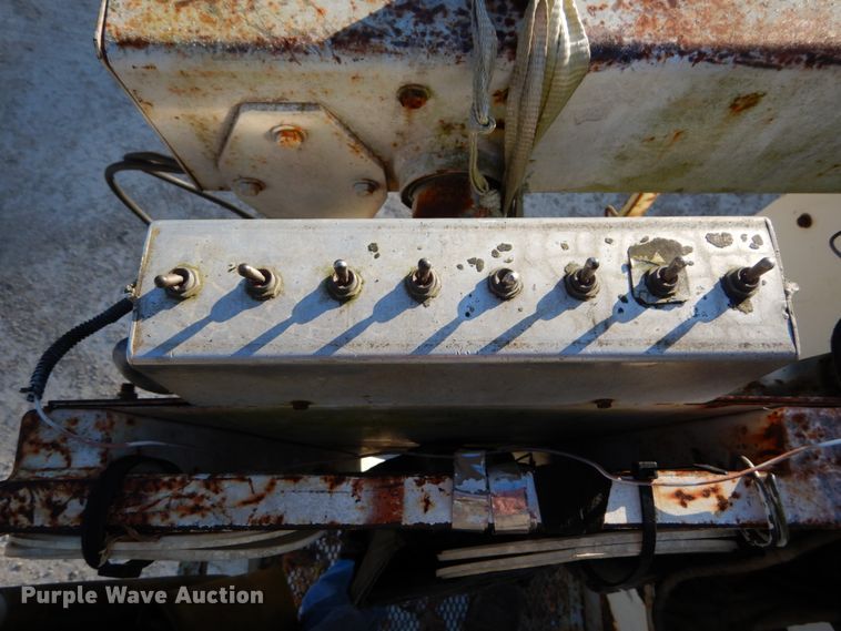 image for item DH2192 1996 Ford F700 bucket truck