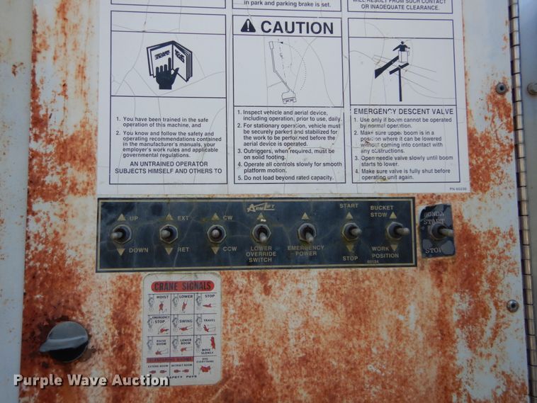 image for item DH2192 1996 Ford F700 bucket truck