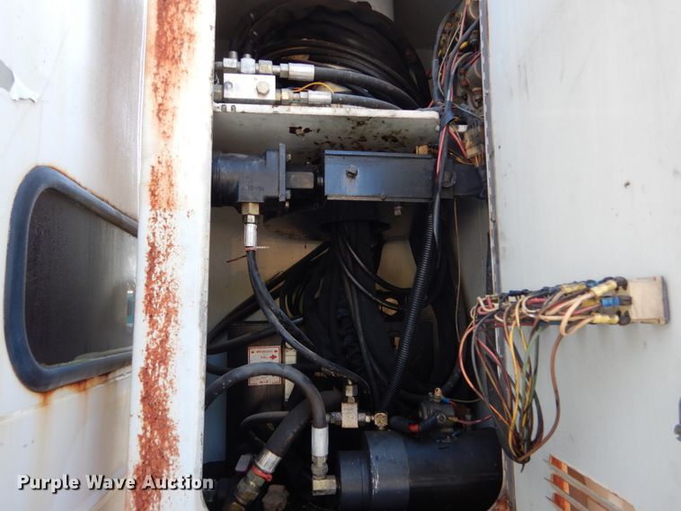 image for item DH2192 1996 Ford F700 bucket truck