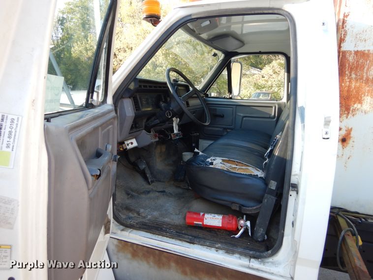 image for item DH2192 1996 Ford F700 bucket truck