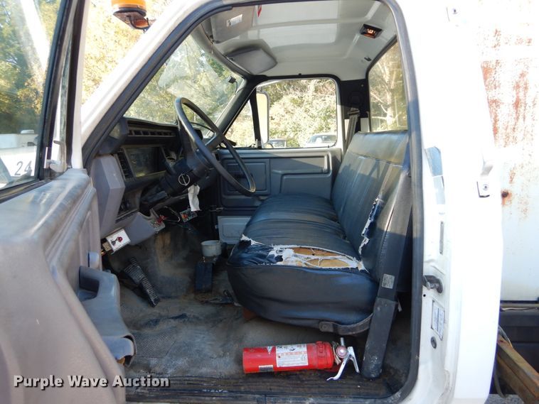 image for item DH2192 1996 Ford F700 bucket truck