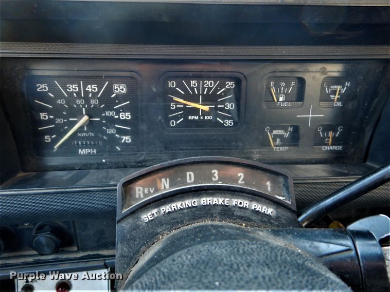 image for item DH2192 1996 Ford F700 bucket truck