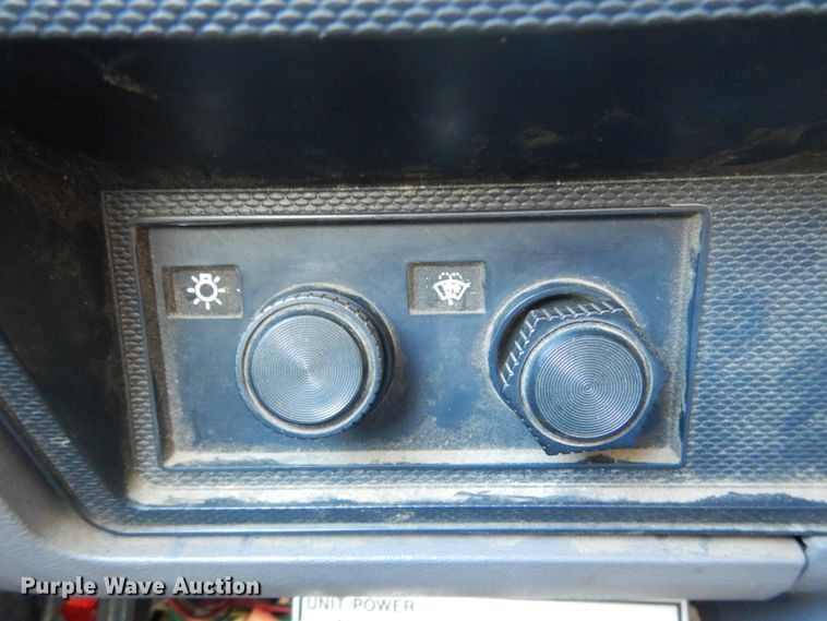 image for item DH2192 1996 Ford F700 bucket truck