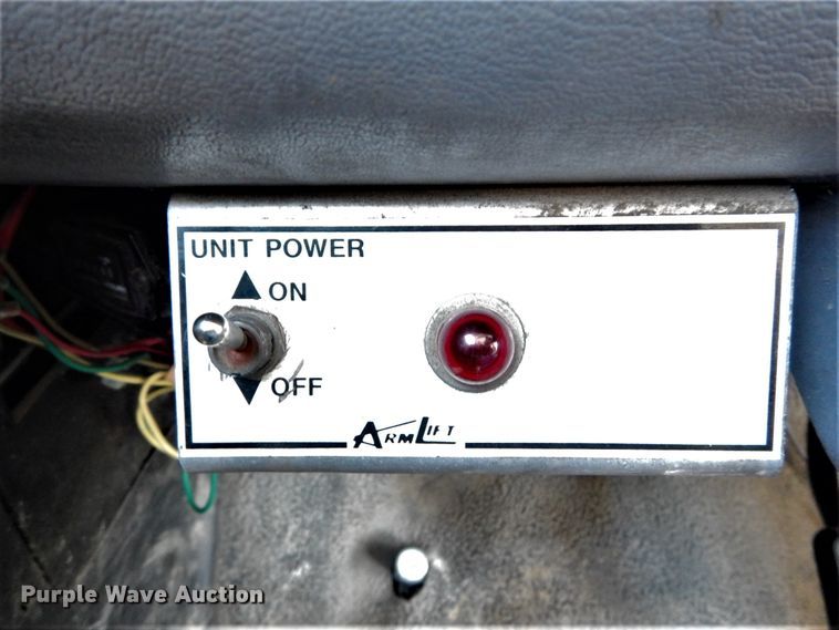 image for item DH2192 1996 Ford F700 bucket truck