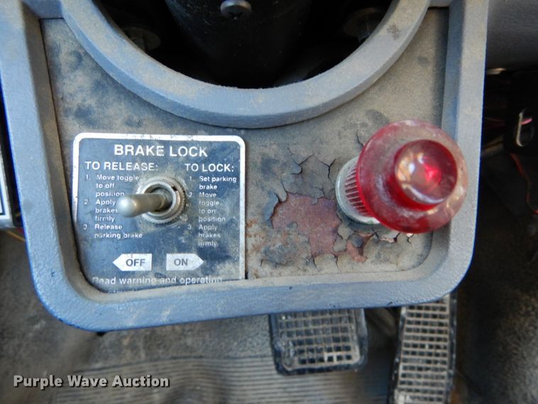 image for item DH2192 1996 Ford F700 bucket truck