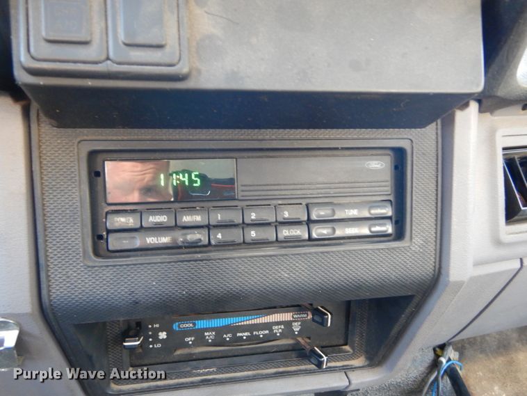 image for item DH2192 1996 Ford F700 bucket truck