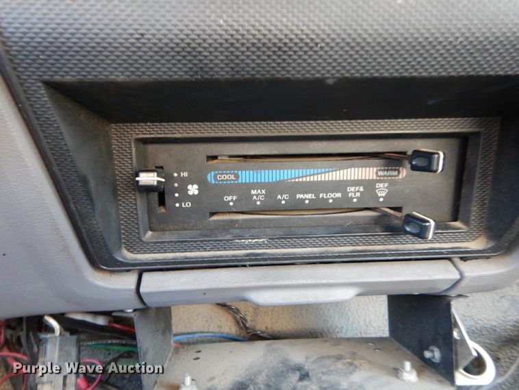 image for item DH2192 1996 Ford F700 bucket truck