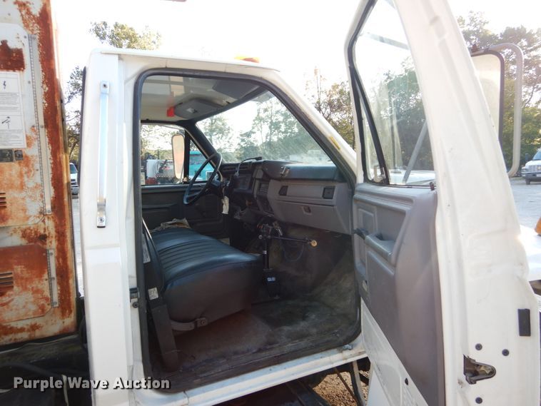 image for item DH2192 1996 Ford F700 bucket truck