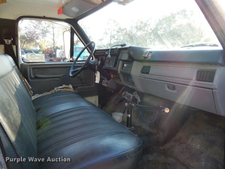 image for item DH2192 1996 Ford F700 bucket truck