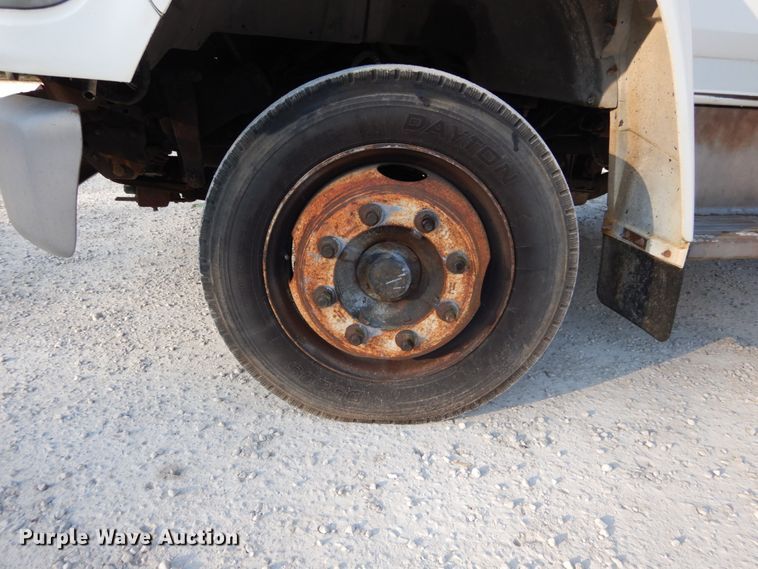 image for item DH2192 1996 Ford F700 bucket truck