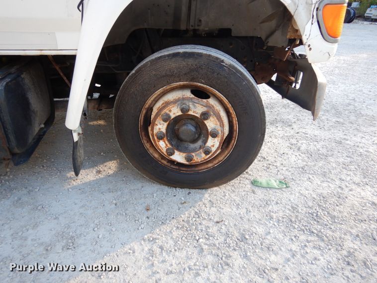 image for item DH2192 1996 Ford F700 bucket truck