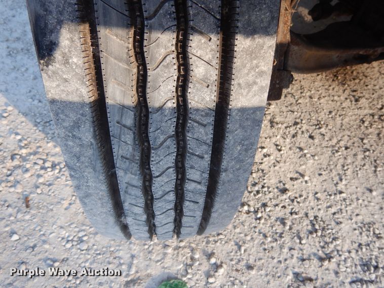 image for item DH2192 1996 Ford F700 bucket truck