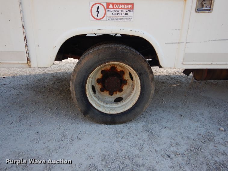 image for item DH2192 1996 Ford F700 bucket truck