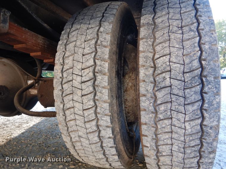 image for item DH2192 1996 Ford F700 bucket truck