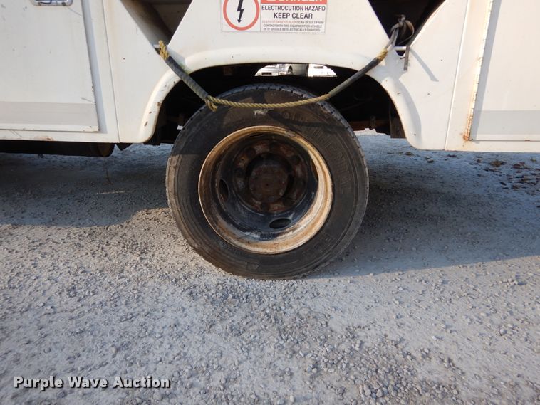 image for item DH2192 1996 Ford F700 bucket truck