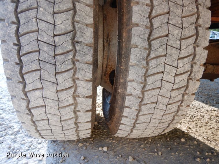 image for item DH2192 1996 Ford F700 bucket truck