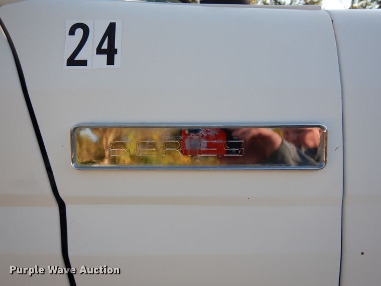 image for item DH2192 1996 Ford F700 bucket truck