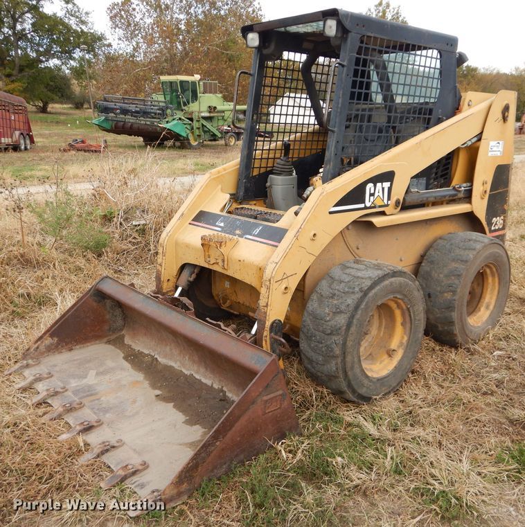image for item DH2660 2000 Caterpillar 236 skid steer