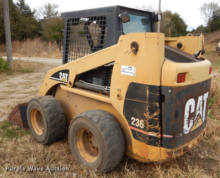 image for item DH2660 2000 Caterpillar 236 skid steer
