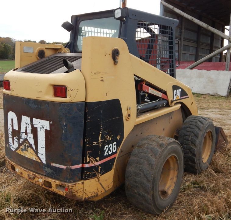 image for item DH2660 2000 Caterpillar 236 skid steer
