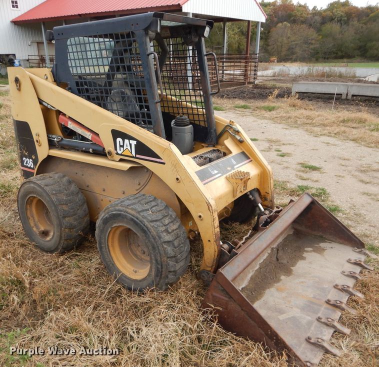 image for item DH2660 2000 Caterpillar 236 skid steer