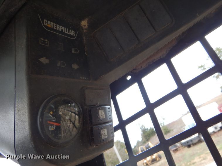 image for item DH2660 2000 Caterpillar 236 skid steer