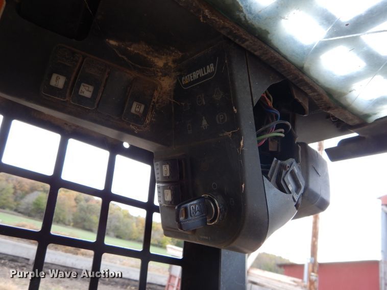 image for item DH2660 2000 Caterpillar 236 skid steer