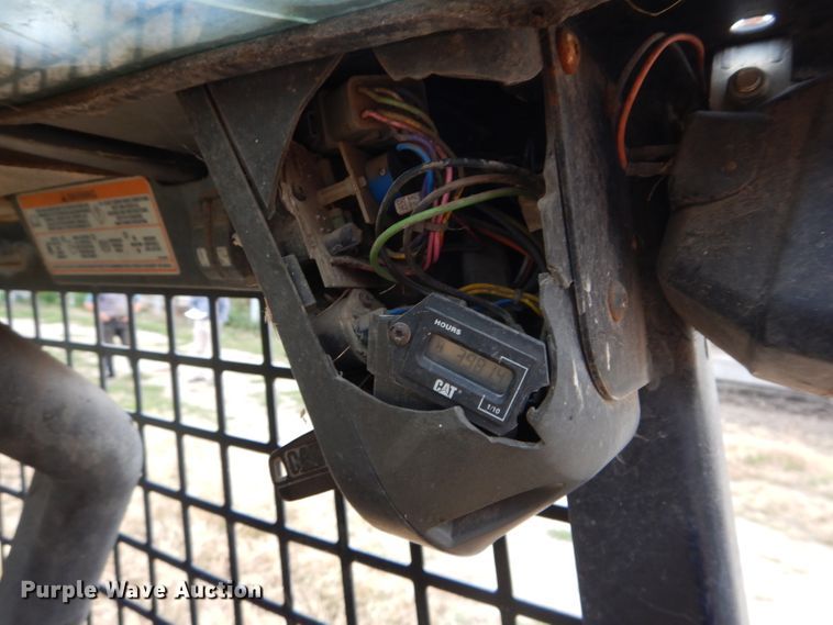 image for item DH2660 2000 Caterpillar 236 skid steer