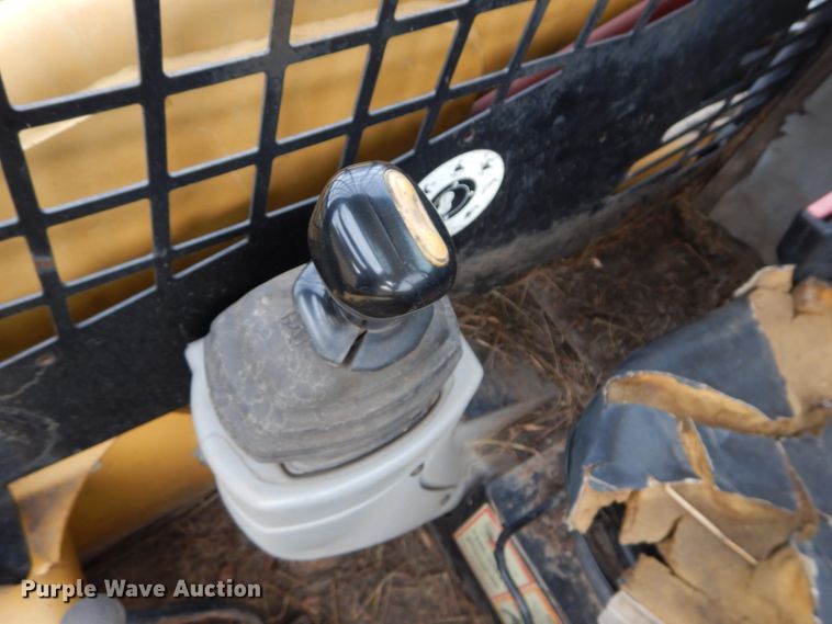 image for item DH2660 2000 Caterpillar 236 skid steer