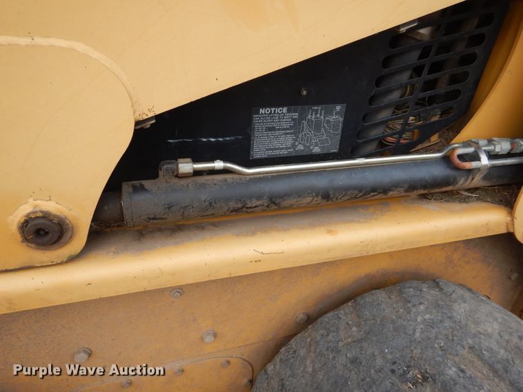 image for item DH2660 2000 Caterpillar 236 skid steer