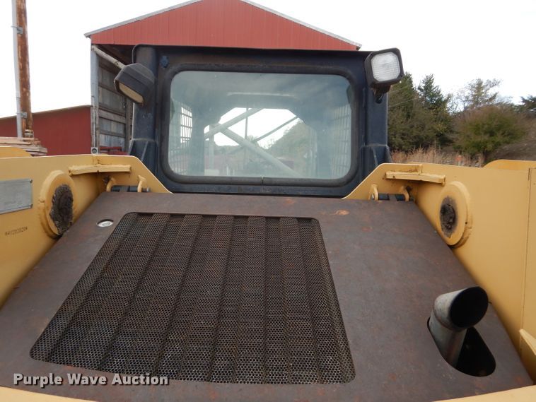 image for item DH2660 2000 Caterpillar 236 skid steer