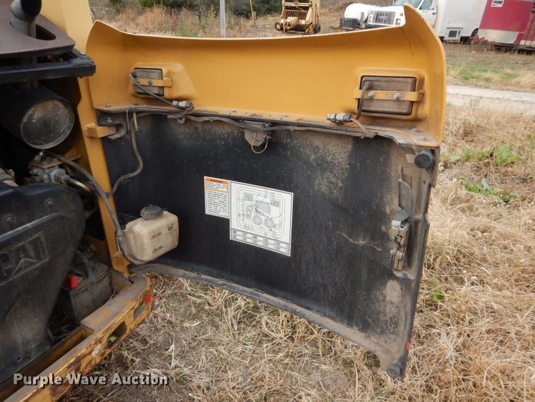 image for item DH2660 2000 Caterpillar 236 skid steer