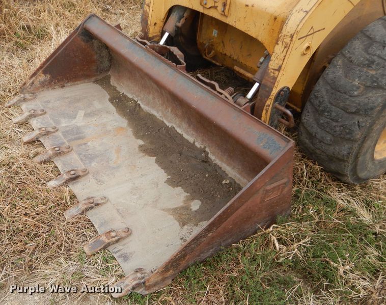 image for item DH2660 2000 Caterpillar 236 skid steer