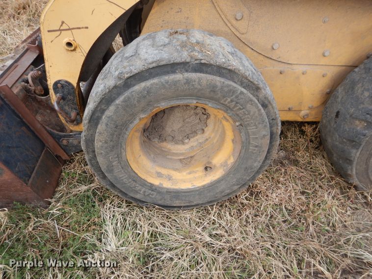 image for item DH2660 2000 Caterpillar 236 skid steer