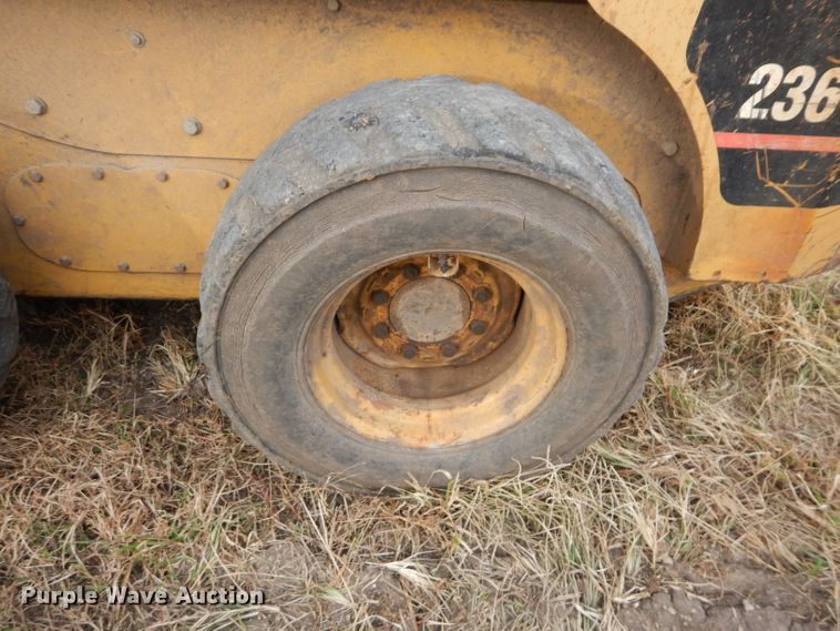 image for item DH2660 2000 Caterpillar 236 skid steer