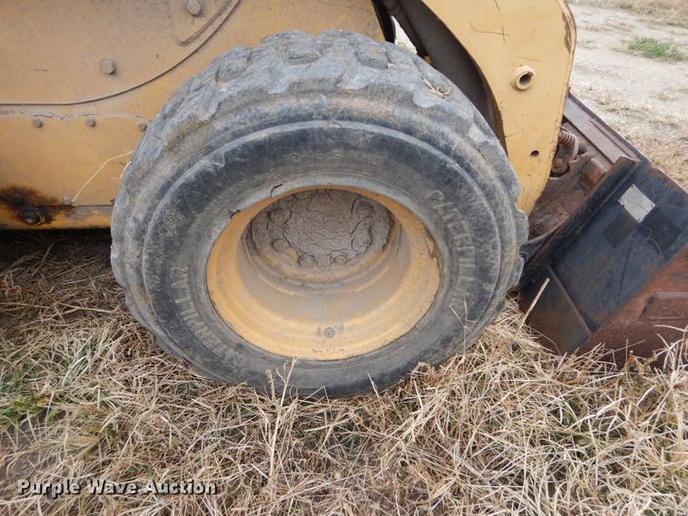 image for item DH2660 2000 Caterpillar 236 skid steer