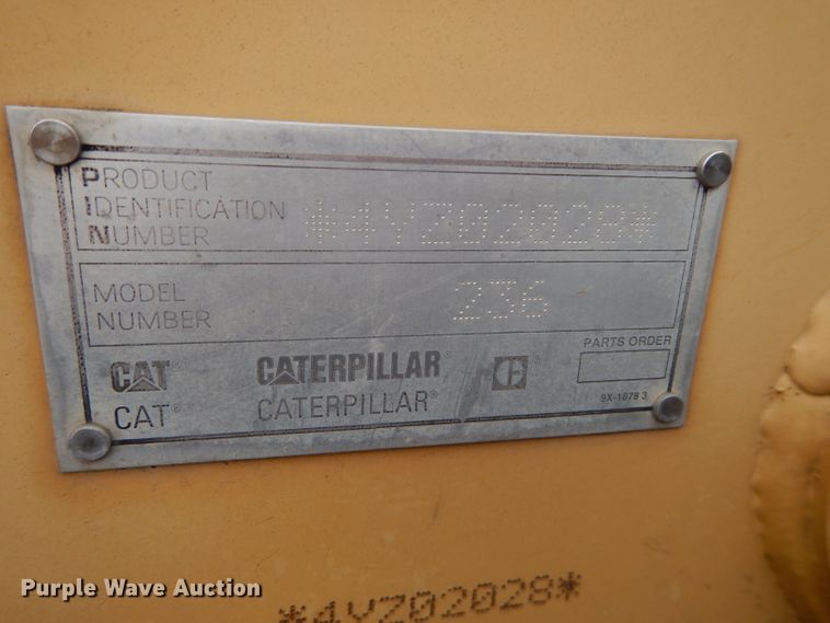 image for item DH2660 2000 Caterpillar 236 skid steer